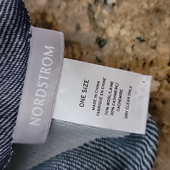 Nordstrom Wool & Cashmere Scarf - 70x30 - Picture 4 of 4